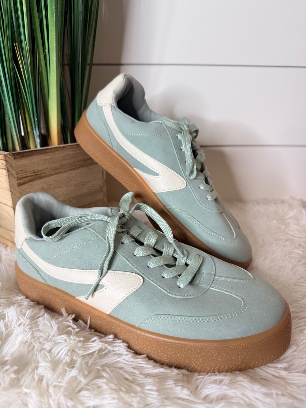DV by Dolce Vita Russo Faux Leather Platform Retro Lace Up Sneakers Mint Size 8 - Picture 3 of 10